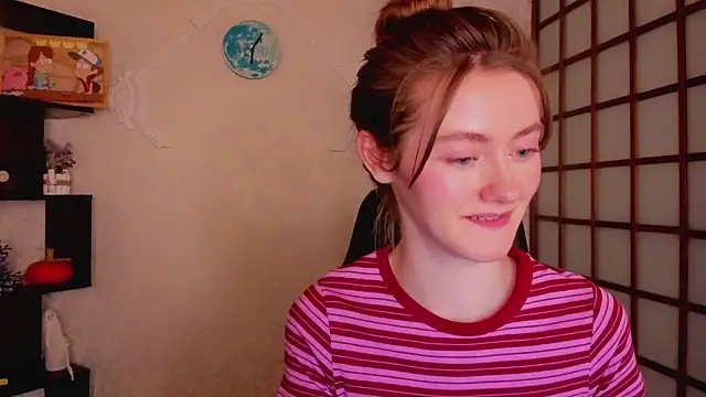Snapshot of KateCuddle chatting on December 13, 6:21 am KateCuddle online show from December 13, 6:21 am