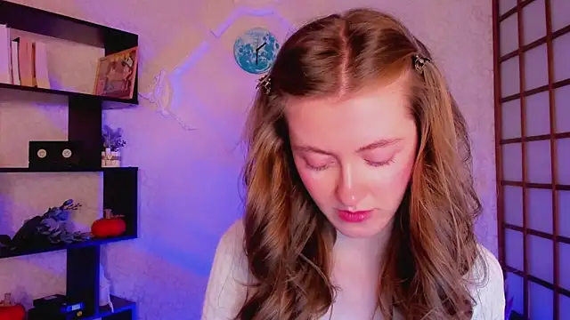 Snapshot of KateCuddle chatting on December 25, 2:25 am KateCuddle online show from December 25, 2:25 am