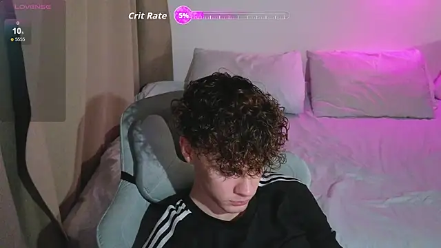 cute thomas online show from April 7, 5:46 pm