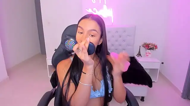 xiomara  cortes online show from November 5, 12:38 pm