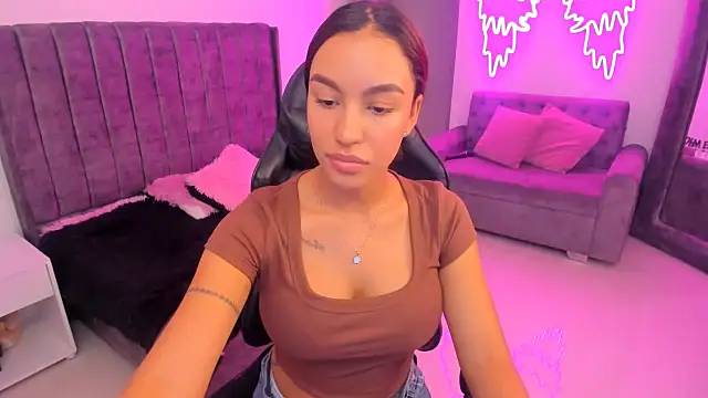 xiomara  cortes online show from November 14, 7:45 pm