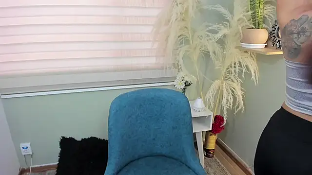 Snapshot of julieta_evans_ chatting on November 13, 9:58 pm julieta evans online show from November 13, 9:58 pm