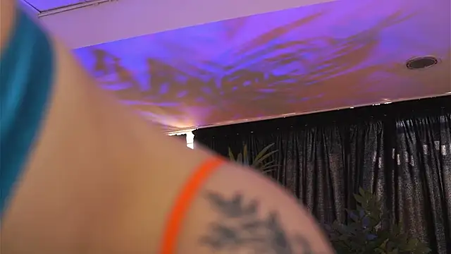 HotSkinnyX online show from March 6, 12:19 pm