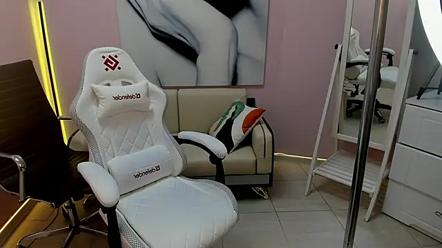 Persephoni online show from December 22, 3:53 pm