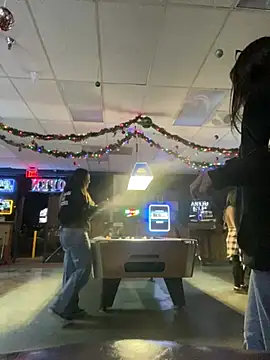 LeaGambit   online show from December 20, 6:08 am