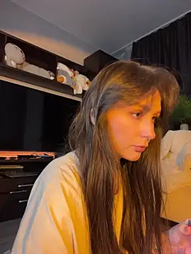 itssophiie online show from April 11, 5:39 pm