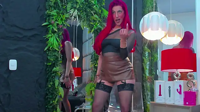 Snapshot of AllissaBrowm chatting on February 5, 5:17 pm AllissaBrowm online show from February 5, 5:17 pm