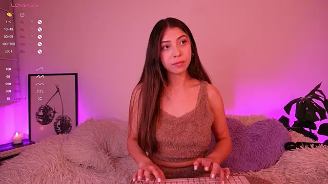 Snapshot of annie24_evans chatting on January 12, 4:52 am annie24 evans online show from January 12, 4:52 am