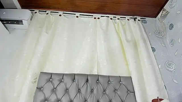 luna evaa online show from March 12, 5:49 pm