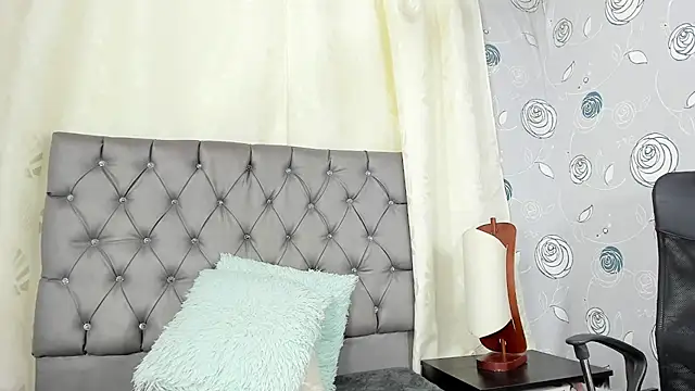 luna evaa online show from March 18, 5:42 pm