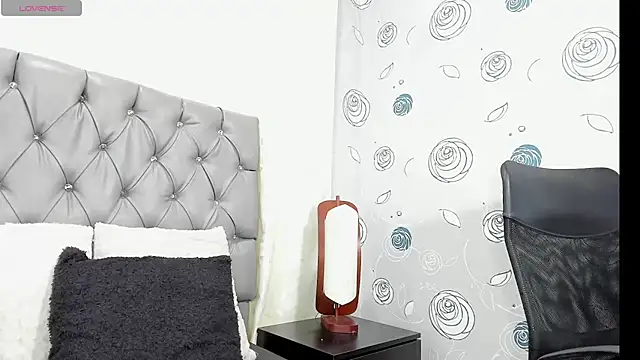 luna evaa online show from October 10, 2:27 pm