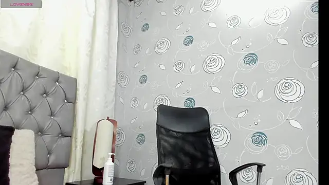 luna evaa online show from November 11, 3:01 pm