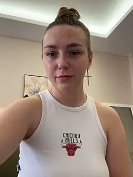 Snapshot of Janeee chatting on December 9, 8:22 am Janeee online show from December 9, 8:22 am