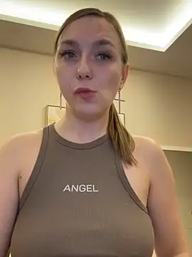 Snapshot of Janeee chatting on March 20, 4:31 pm Janeee online show from March 20, 4:31 pm