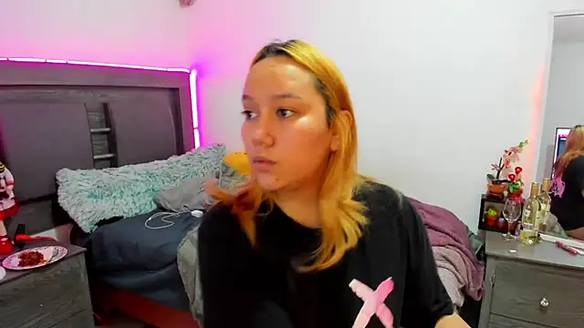 Snapshot of Cherrynoa chatting on February 8, 2:59 am Cherrynoa online show from February 8, 2:59 am