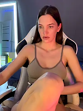 julia fly online show from December 4, 8:34 am