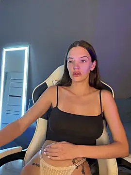 Snapshot of julia_fly chatting on June 21, 3:58 pm julia fly online show from June 21, 3:58 pm