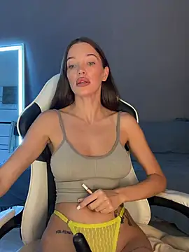 Snapshot of julia_fly chatting on July 7, 7:23 am julia fly online show from July 7, 7:23 am