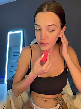 Snapshot of julia_fly chatting on July 10, 8:18 am julia fly online show from July 10, 8:18 am
