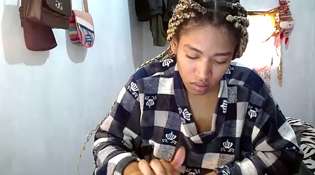 Snapshot of angelamarie1 chatting on February 6, 3:31 pm angelamarie1 online show from February 6, 3:31 pm