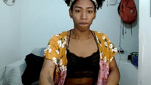 Snapshot of angelamarie1 chatting on October 3, 11:07 am angelamarie1 online show from October 3, 11:07 am