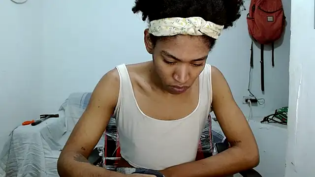 Snapshot of angelamarie1 chatting on October 4, 12:47 pm angelamarie1 online show from October 4, 12:47 pm