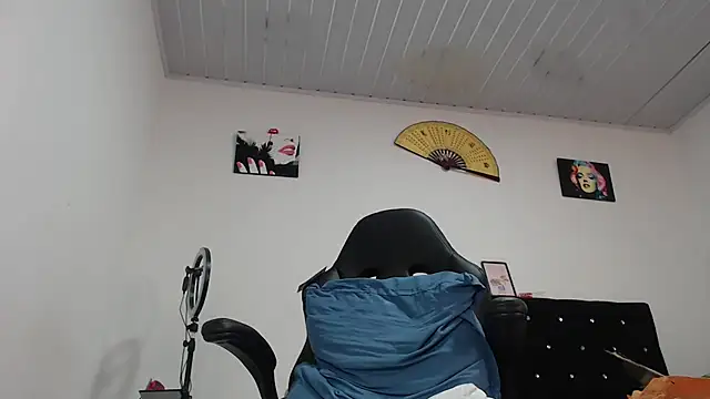 Snapshot of pamelabigcock69 chatting on April 21, 2:01 pm pamelabigcock69 online show from April 21, 2:01 pm