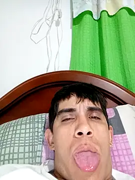 Snapshot of LarryCapija chatting on October 23, 4:23 am LarryCapija online show from October 23, 4:23 am