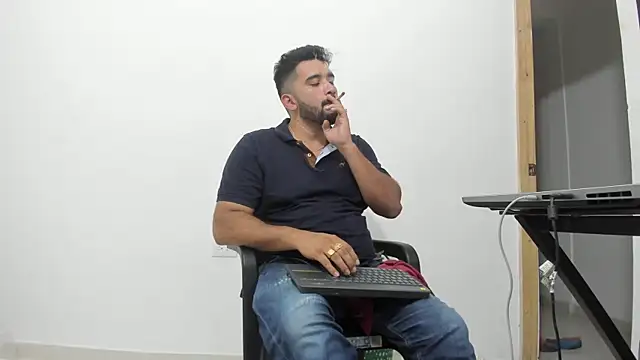 Snapshot of isearchcompany chatting on December 20, 4:41 am isearchcompany online show from December 20, 4:41 am