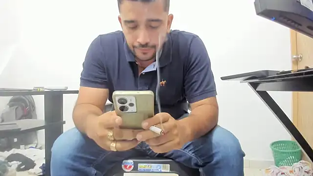 Snapshot of isearchcompany chatting on January 6, 11:18 pm isearchcompany online show from January 6, 11:18 pm