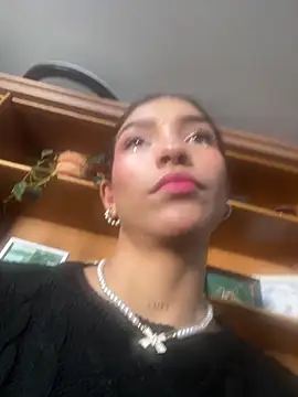 LauraAristizabal online show from April 30, 12:22 pm
