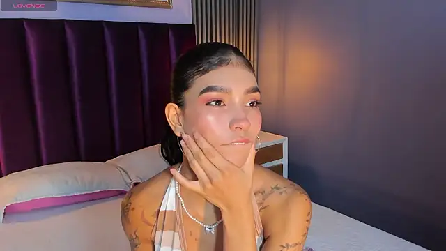 LauraAristizabal online show from May 5, 11:51 am