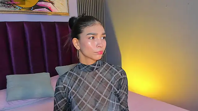 LauraAristizabal online show from May 11, 11:49 am