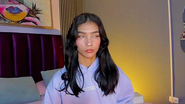 LauraAristizabal online show from May 31, 11:50 am