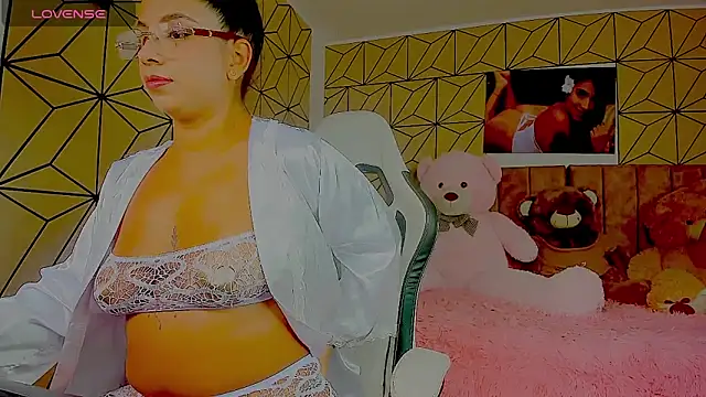 vane lopez  online show from April 9, 6:57 pm