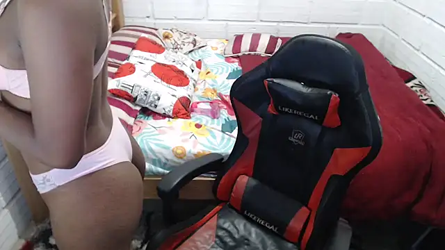 sexyjustin202 online show from December 17, 12:45 am