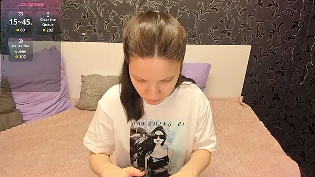 Snapshot of MelaniGrand chatting on February 7, 9:13 am MelaniGrand online show from February 7, 9:13 am