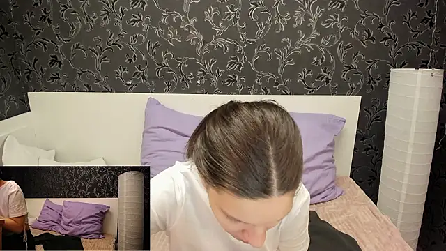 Snapshot of MelaniGrand chatting on February 18, 10:44 am MelaniGrand online show from February 18, 10:44 am