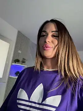 KirstieVegas online show from May 25, 5:19 pm