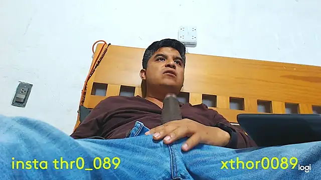 Snapshot of thor000089 chatting on May 13, 4:21 am thor000089 online show from May 13, 4:21 am