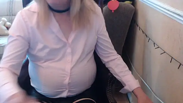 Snapshot of cuminmyknickers chatting on April 11, 3:16 pm cuminmyknickers online show from April 11, 3:16 pm