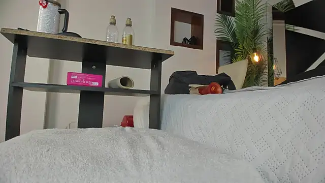 Snapshot of candy_sweet_ chatting on October 8, 7:11 pm candy sweet online show from October 8, 7:11 pm