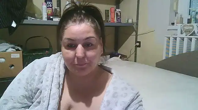 Snapshot of Mileva88 chatting on January 6, 2:03 pm Mileva88 online show from January 6, 2:03 pm
