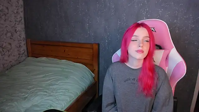 Snapshot of DavidAndSophie chatting on December 15, 12:49 pm DavidAndSophie online show from December 15, 12:49 pm