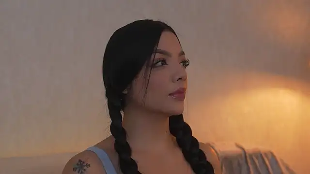 sarah hiill online show from March 28, 1:11 pm