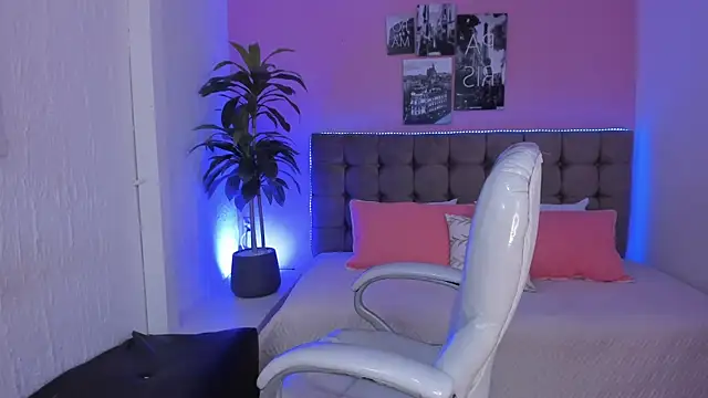 Stefhanyblow online show from February 19, 9:47 pm