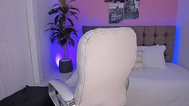 Stefhanyblow online show from March 12, 12:31 am