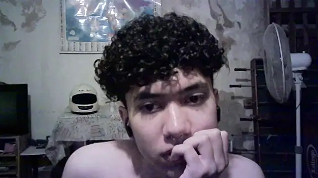 Snapshot of Emv2 chatting on January 18, 12:58 am Emv2 online show from January 18, 12:58 am