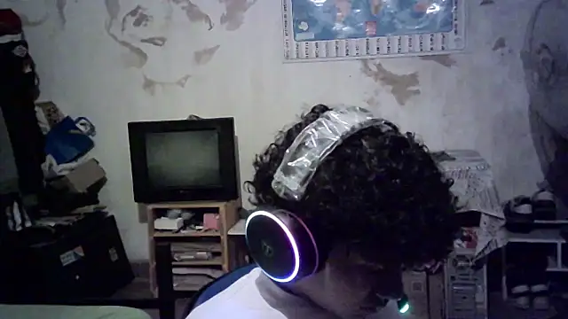 Snapshot of Emv2 chatting on February 4, 6:08 am Emv2 online show from February 4, 6:08 am