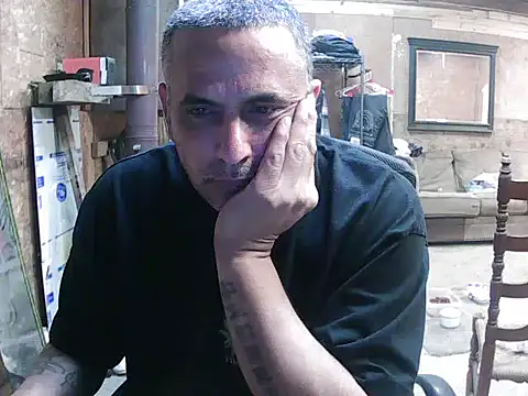 Snapshot of hardcok4u2abuse40 chatting on October 13, 11:38 pm hardcok4u2abuse40 online show from October 13, 11:38 pm